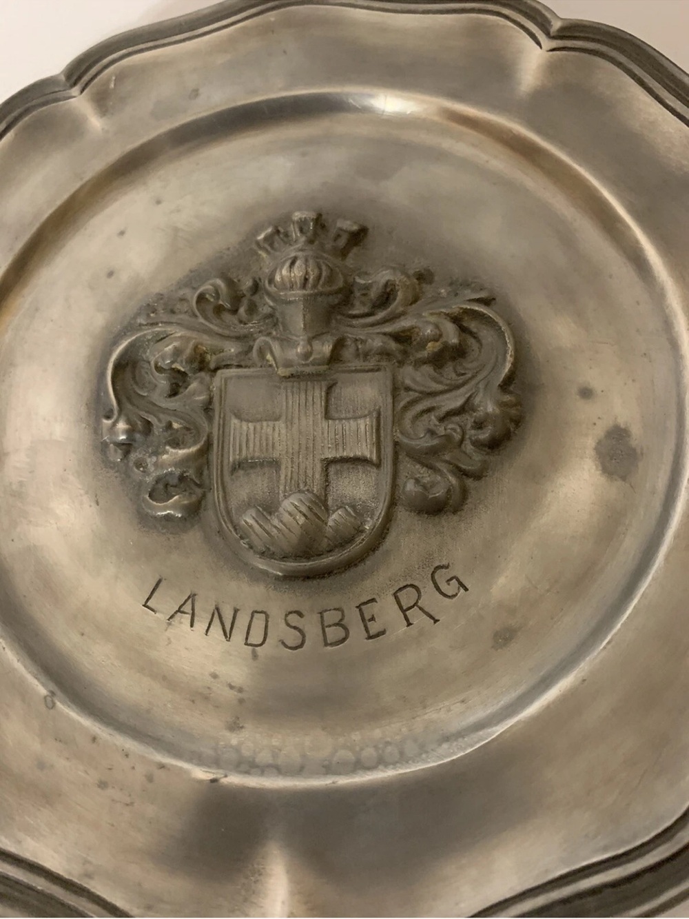 Vintage Landsberg Germany 7.5” Pewter Plate Coat Of Arms Hang Plate‎